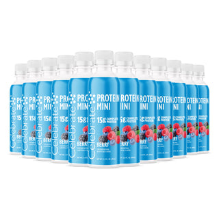 Flere beholdere af Protein Mini med Berry smag på en hvid baggrund