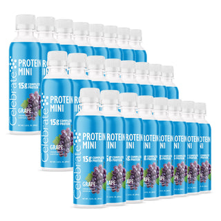 Flere flasker af Celebrate Protein Mini med Grape smag på en hvid baggrund