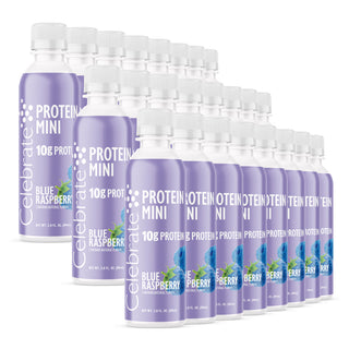 Flere flasker af Celebrate Protein Mini i Blue Raspberry-smag på en hvid baggrund